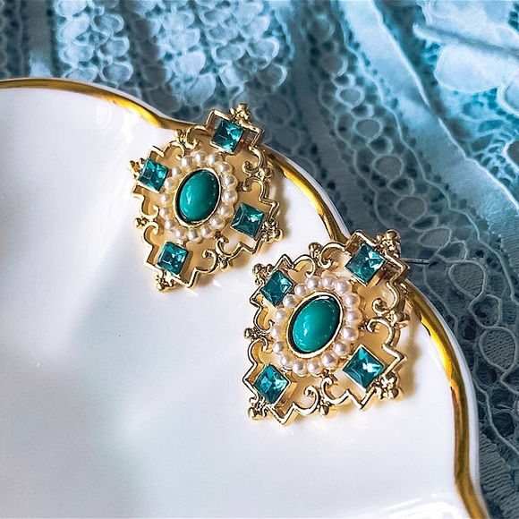 ⚜️[𝟯/$𝟮𝟴]⚜️NEW ⚜️925 Baroque Style Stone & Pearl Earrings - Picture 8 of 10